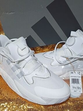 All-White Athletic Basketball Sneakers with Circular Logo M 11.5 W 12.5